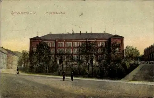 Ak Reichenbach im Vogtland, Zweistöckiges Schulgebäude, Bäume, Straßenansicht, alte Postkarte