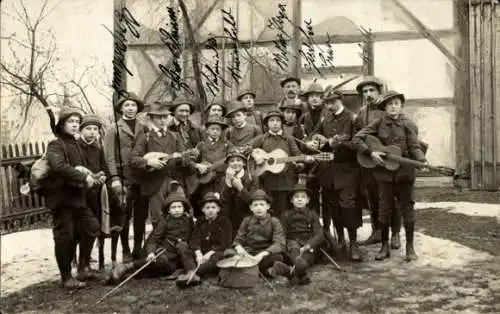 Foto Ak Mittweida in Sachsen, Gruppe junger Männer mit Musikinstrumenten