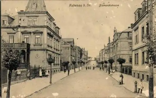 Ak Rabenau im Erzgebirge, Bismarckstraße, historische Gebäude, Menschen auf der Straße