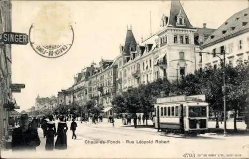 Ak La Chaux de Fonds Kanton Neuenburg, Leopold Robert Straße, Tram