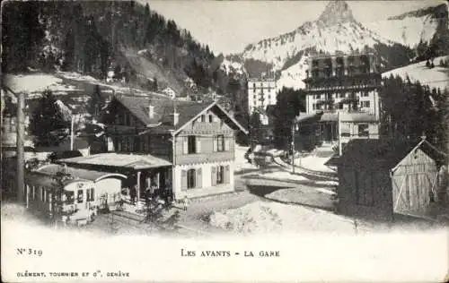 Ak Les Avants Montreux Kanton Waadt, La Gare, Bahnhof mit Grand Hotel