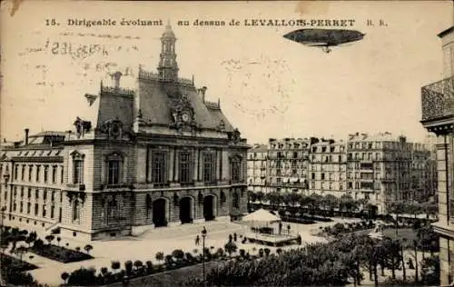 Ak Levallois Perret Hauts de Seine, Zeppelin überfliegt Rathaus