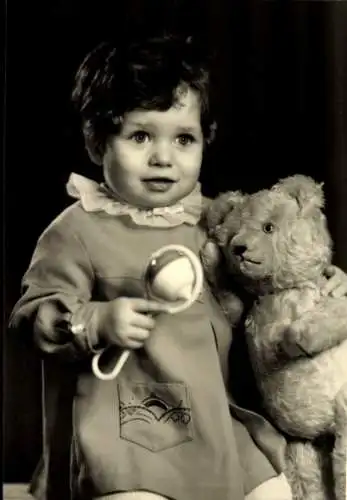 Foto Mädchen und Teddy, Porträt, Spielzeug