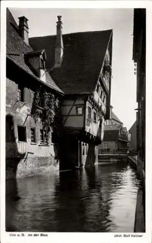 Ak Ulm an der Donau Baden Württemberg, Partie an der Blau, das schiefe Haus