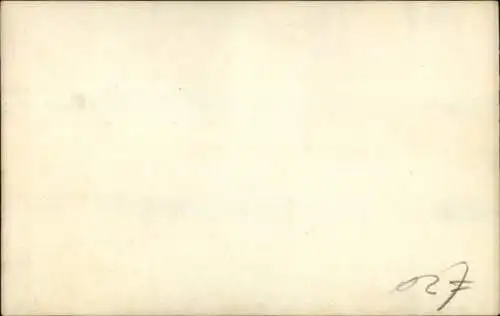 Ak Frauenakt, auf einem Tisch sitzend