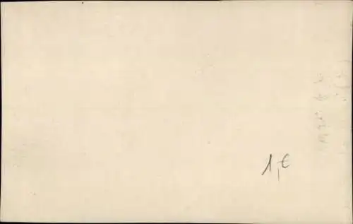 Foto Ak Portrait einer Frau im Kleid am Tisch