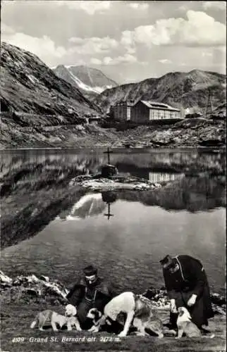 Ak St Bernard Sankt Bernhard Kanton Wallis, Gebäude, See und Berge sind auf dieser Postkarte z...