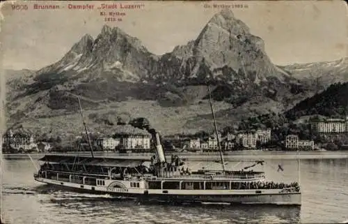 Ak Brunnen Kt Schwyz, Dampfer Stadt Luzern, dahinter der Gr. Mythen