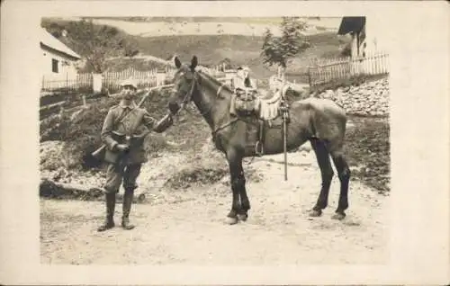 Foto Ak Basel Stadt Schweiz, Soldat mit Pferd