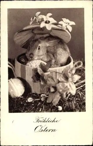 Ak Glückwunsch Ostern, Hase sitzt im Korb, Blumen