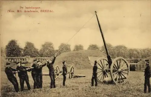 Ak Breda Nordbrabant Niederlande, Militärakademie  Geschütz, Soldaten