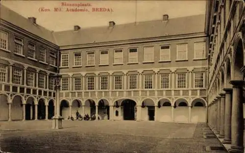 Ak Breda Nordbrabant Niederlande, Innenhof der Militärakademie in Breda.