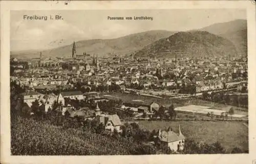 Ak Freiburg im Breisgau, Freiburg i. Br., Panorama vom Lorettoberg, Stadtansicht, Kirche, Hüge...