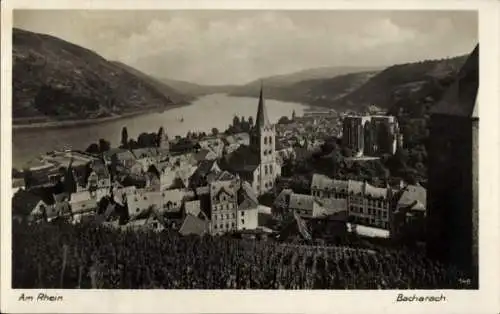 Ak Bacharach am Rhein, Am Rhein,  Kirche, Häuser, Rhein, Weinberge, Fotografisches Panorama