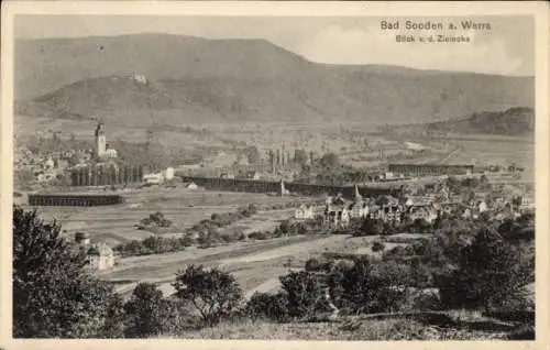 Ak Bad Sooden an der Werra Hessen, Panorama von Bad Sooden, Berge im Hintergrund, Häusergruppe...