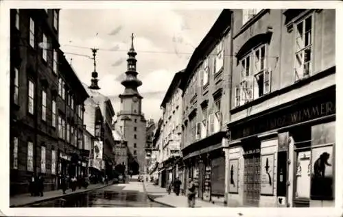 Ak Pozsony Pressburg Bratislava Slowakei, Historische Straße mit Blick auf den Turm, Gebäude u...