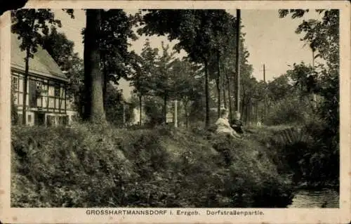 Ak Großhartmannsdorf im Erzgebirge, Kinder am Hochufer vom Fluss