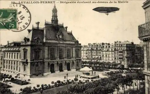 Ak Levallois Perret Hauts de Seine, Zeppelin überfliegt Rathaus