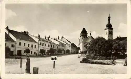 Ak Dačice Datschitz Südböhmen, Platz, Straßenpartie, Kirche, Geschäftshäuser