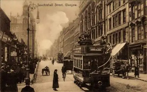 Ak Glasgow Schottland, Straße mit Straßenbahn, historische Architektur, Menschen auf der Straße