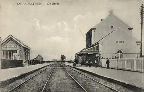 Ak Staden Westflandern, Bahnhof, Gleisseite