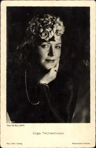 Ak Schauspielerin Olga Tschechowa, Portrait, Blumenhut, Perlenkette