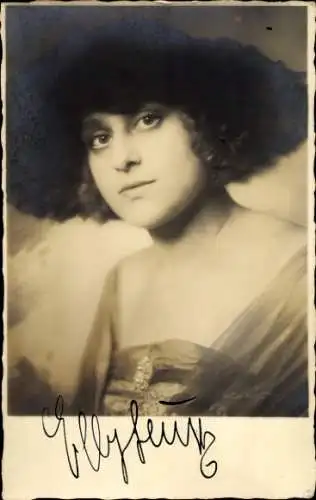 Foto Ak Porträt einer jungen Frau, Künstlerin, Autogramm