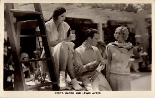 Ak Schauspieler Lewis Ayres, Schauspielerin Greta Garbo, Filmszene