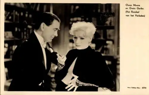 Ak Schauspielerin Greta Garbo, Schauspieler Owen Moore, Filmszene
