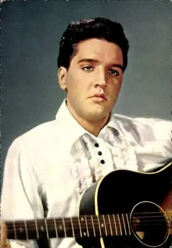 Ak Schauspieler und Sänger Elvis Presley, Portrait, Gitarre