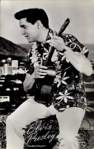 Ak Sänger und Schauspieler Elvis Presley, Porträt, Filmszene Blue Hawaii