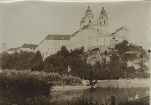 Original Foto Melk an der Donau, Niederösterreich, Partie an der Donau, Stift Melk, um 1900