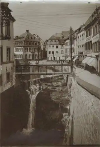 Original Foto Saarburg, Landkreis Trier-Saarburg, Rheinland-Pfalz, Markt und Wasserfall, um 1900