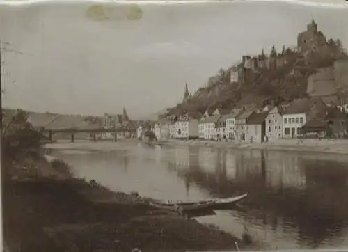 Original Foto Saarburg, Kreis Trier-Saarburg, Rheinland-Pfalz, Saarpartie, Blick zur Stadt, um 1900