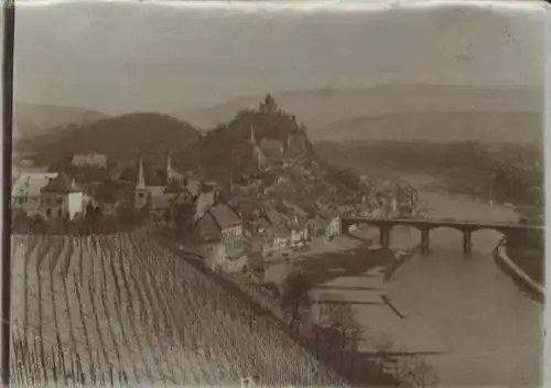 Original Foto Saarburg, Landkreis Trier-Saarburg, Rheinland-Pfalz, Gesamtansicht, Weinberg, um 1900