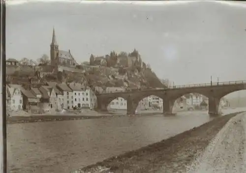 Original Foto Saarburg, Kreis Trier-Saarburg, Rheinland-Pfalz, Saarpartie, Blick zur Stadt, um 1900