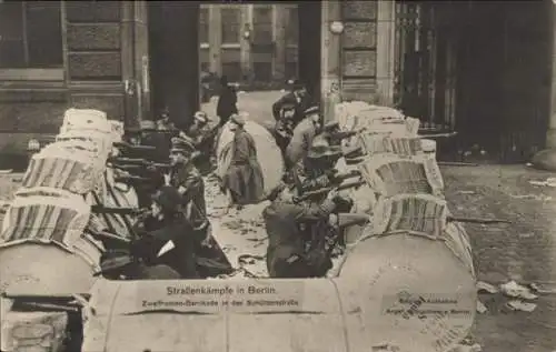 Ak Straßenkämpfe in Berlin, Zweifronten-Barrikade, Schützenstraße