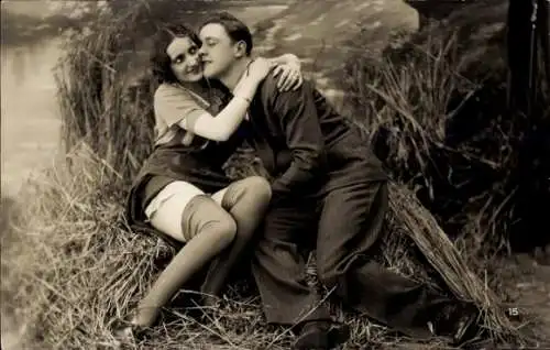 Foto Ak Liebespaar, Kuss, Liebe