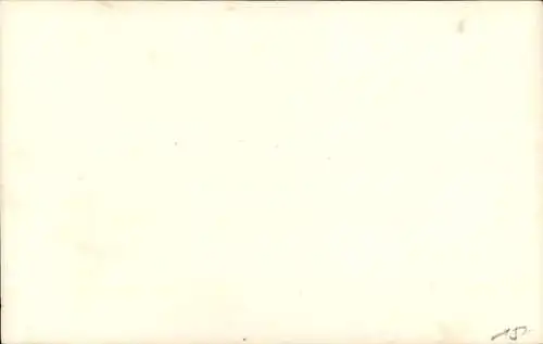 Foto Ak Liebespaar im Bett, Frau in Unterkleid, Kuss