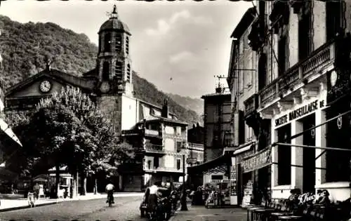 Ak Mazamet Tarn, Straßenszene mit Passanten, Bäumen und Gebäuden