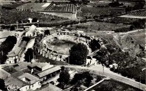 Ak Fréjus Var, Die römische Arena vor der Katastrophe, Luftaufnahme