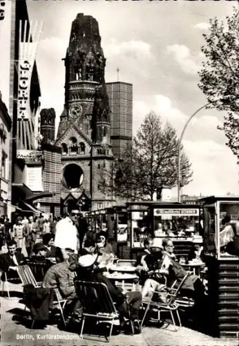 Ak Berlin Charlottenburg, Kurfürstendamm, Kaiser Wilhelm Gedächtniskirche, Straßenkaffee