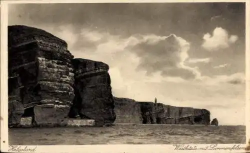 Ak Nordseeinsel Helgoland, Felsküste, Wasthiste, Lummenfelsen, Meer, bewölkter Himmel