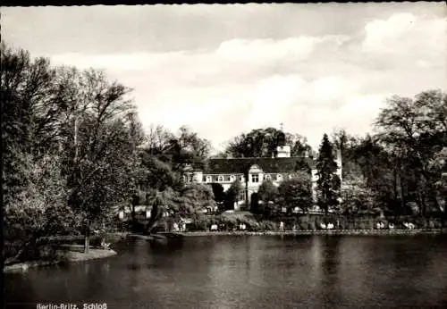 Ak Berlin Neukölln Britz, Schloss mit Teich