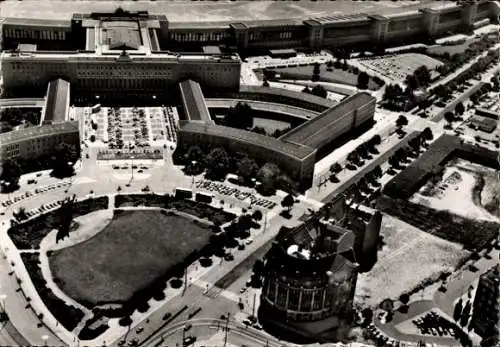 Ak Berlin Tempelhof, Zentralflughafen, Platz der Luftbrücke, Fliegeraufnahme