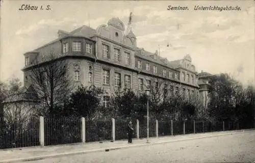 Ak Löbau in Sachsen, Seminar, Unterrichtsgebäude, historische Architektur, Gartenanlage