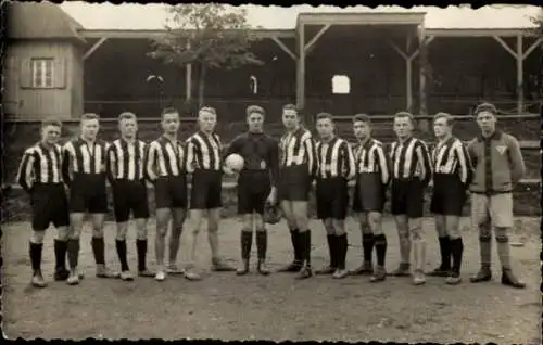 Foto Ak Fußball, Fußballmannschaft, Gruppenbild