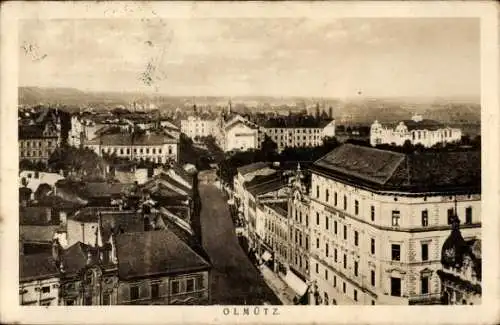 Ak Olomouc Olmütz Stadt, Stadtansicht  historisches Gebäude, Straße, Landschaft im Hintergrund