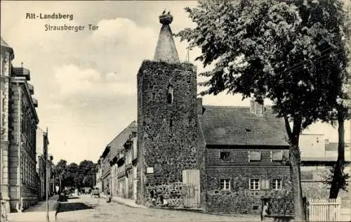 Ak Landsberg am Lech Oberbayern, Alt- Strausberger Tor, historische Architektur