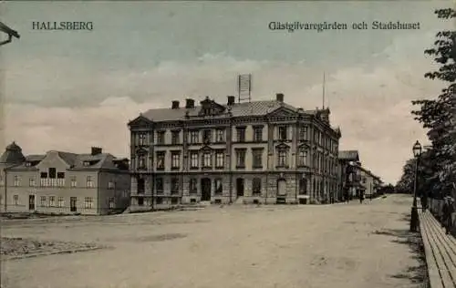 Ak Hallsberg Örebro Schweden, Gästgifvaregården, Stadshuset, Gebäude, Straße, Himmel